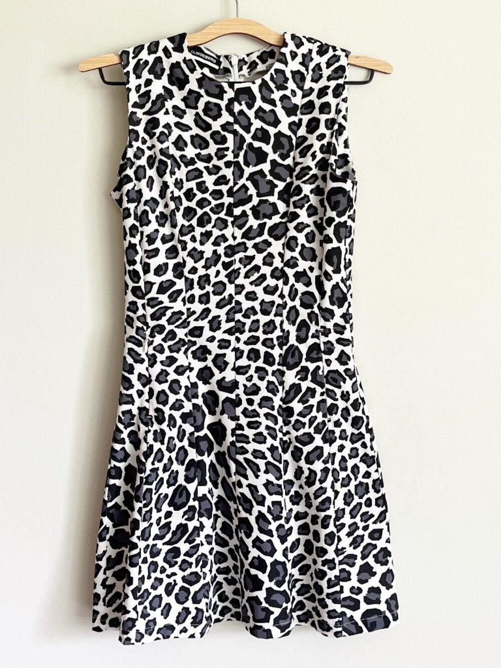 J. Lindeberg Dress Size Small Gabriella Printed Snow Leopard White Golf Athletic